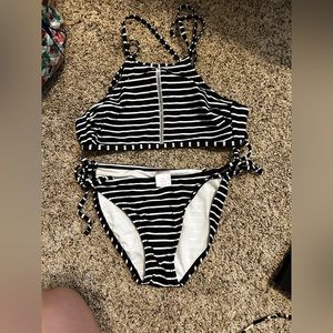 Medium bathing suit
